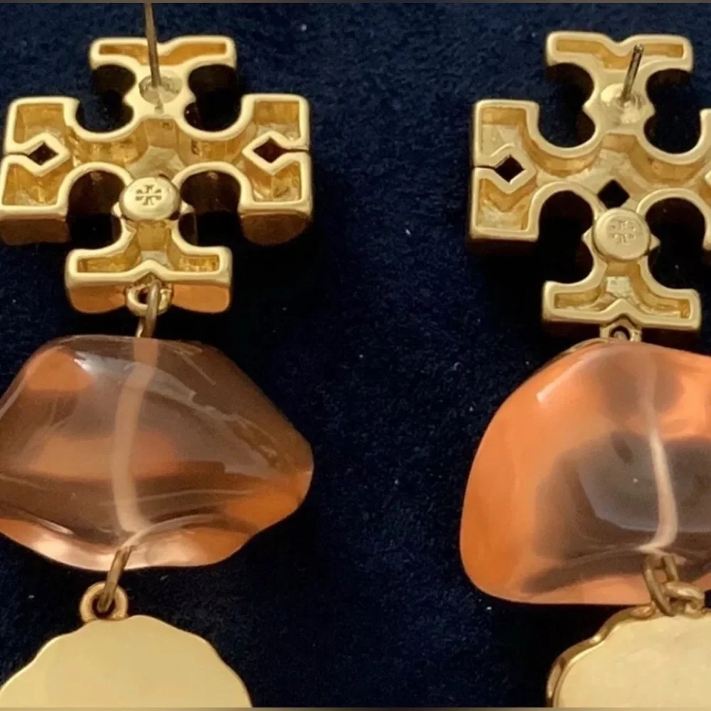 Designers Brands For Customers That Love To Wear Casual and Elegant Accessories;